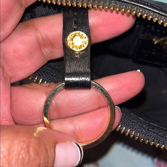 Monsac Originals Elegant Black Leather Crossbody Bag - Picture 11 of 16